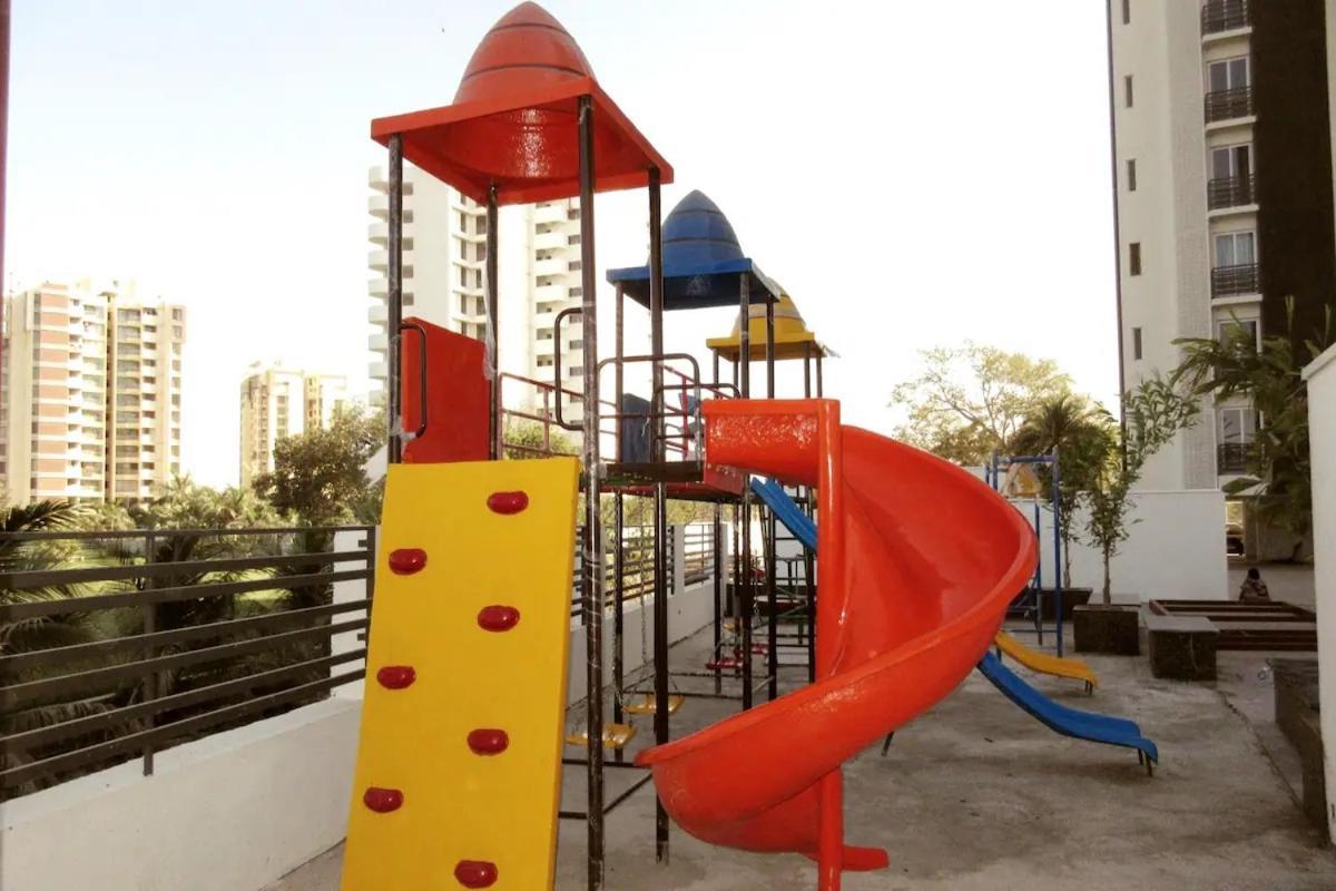 7 Seasons Palm Suite With Sky Orbit, Balcony, Swimming Pool, Wifi, Playground Rajkot Exterior foto